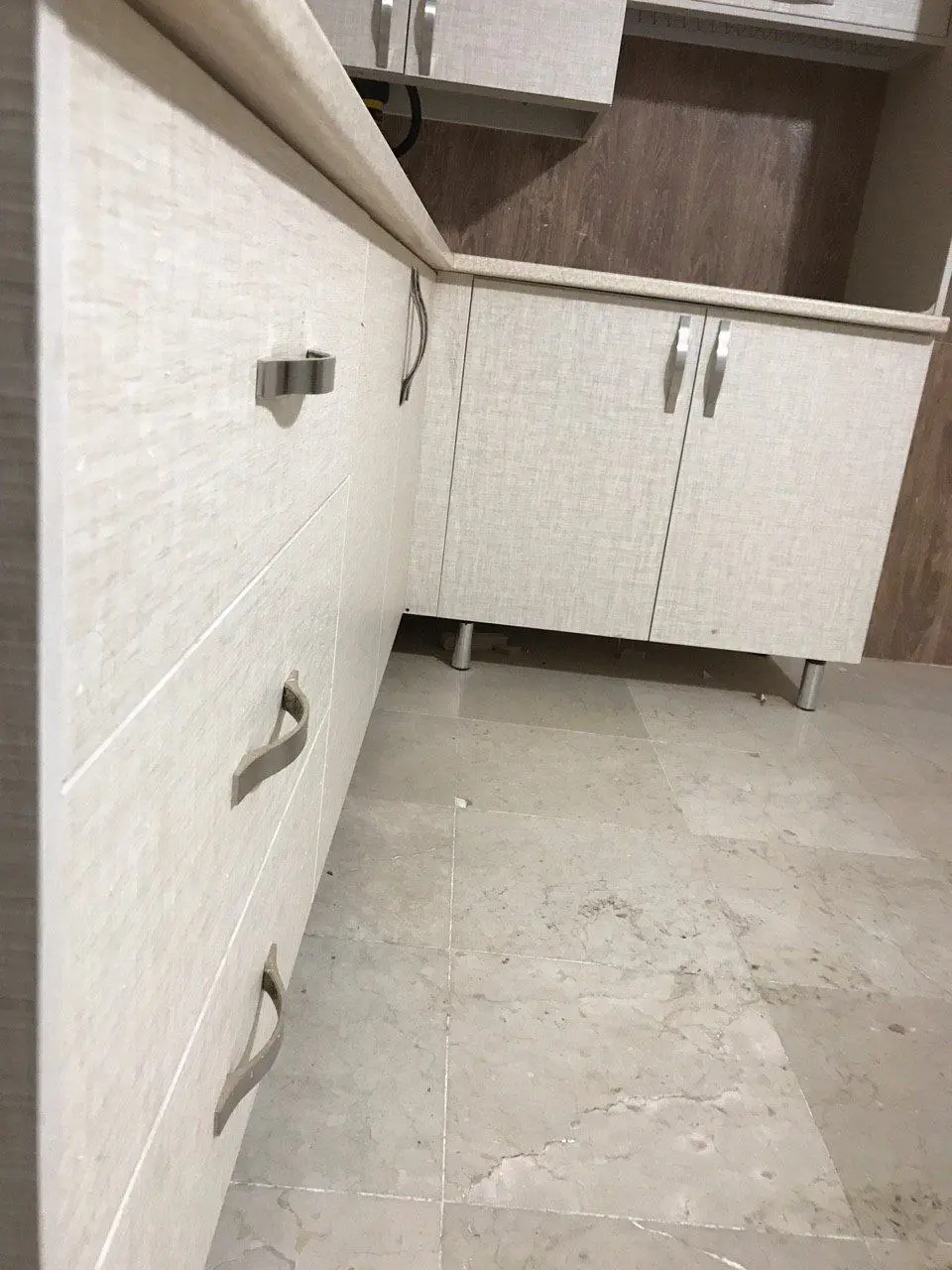 قیمت کابینت ممبران سفید صدفی
