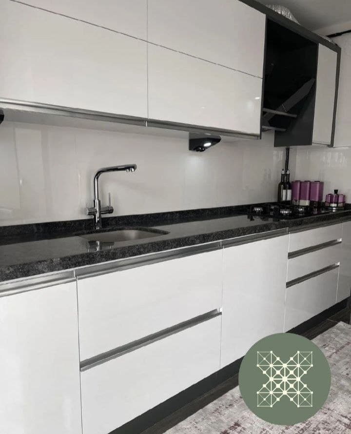کابینت هایگلاس